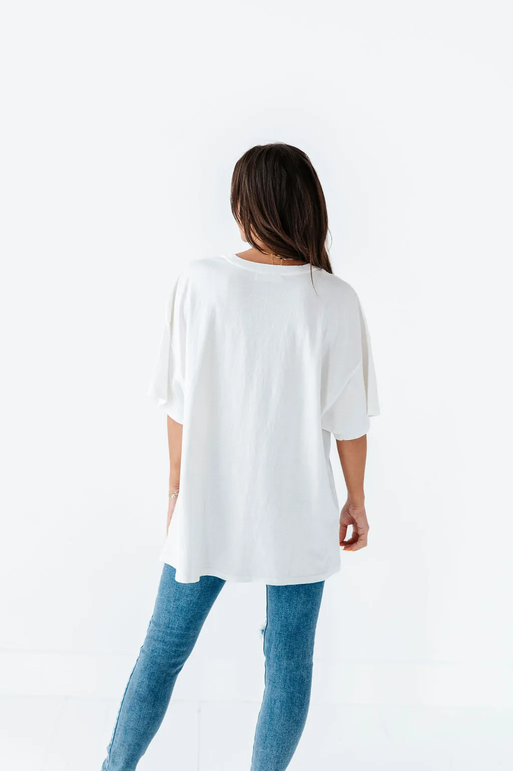 Lisa Oversized Boyfriend Tee in Off White - Size Medium Left